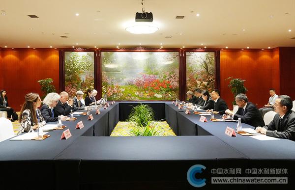 李国英会见世界水理事会主席洛克·福勋