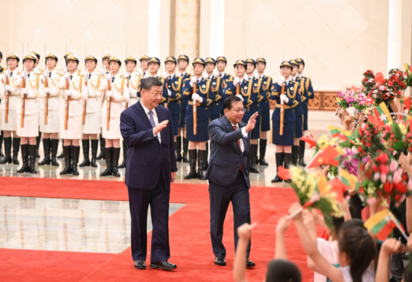 习近平同缅甸总统敏昂莱会谈3.jpg
