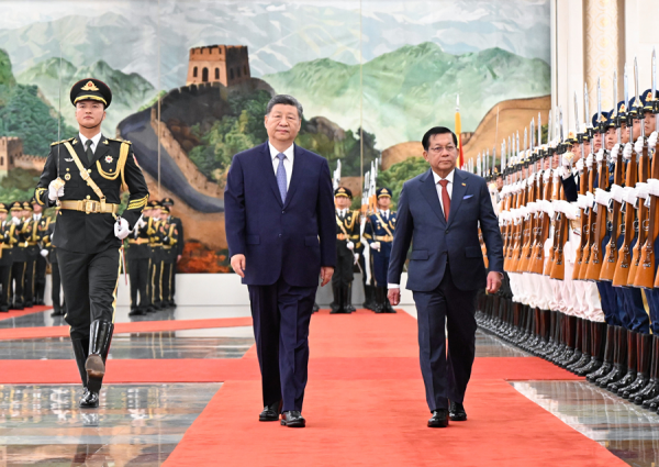 习近平同缅甸总统敏昂莱会谈4.jpg